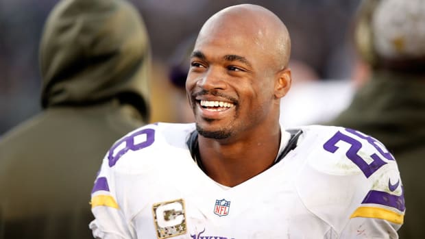 adrian-peterson-flood-relief-donation.jpg